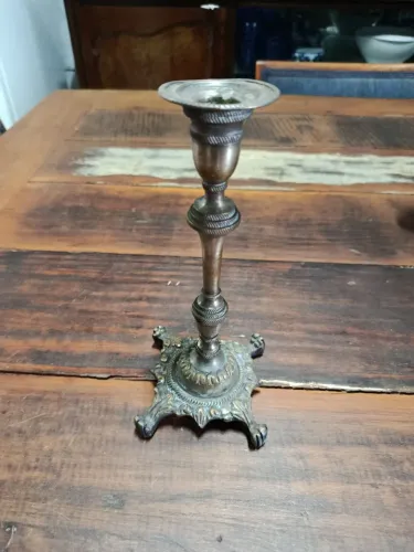 Castiçal antigo em bronze
