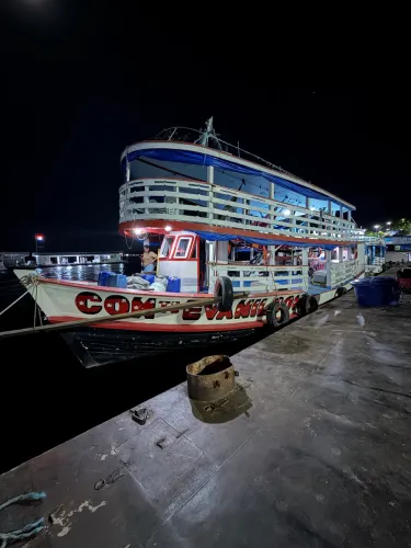 EMBARCAÇÃO A VENDA