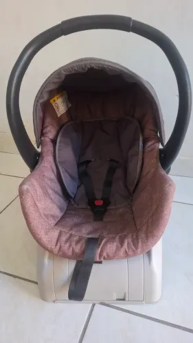 Bebê conforto Unissex +base para carro. R$180 Reais. Entrego grátis!