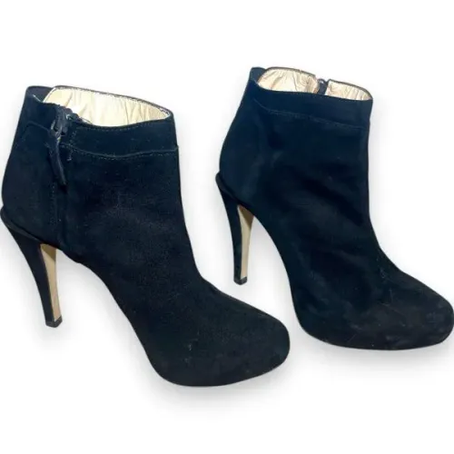 Bota de camurca com cano curto