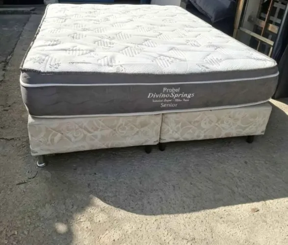 cama box de casal queem com colchão de mola em perfeito estado aceito pix ou dinheiro
