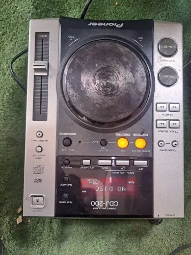 CDJ 200