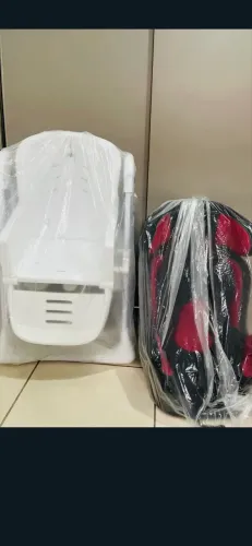 Cadeira de bebê e bebê conforto