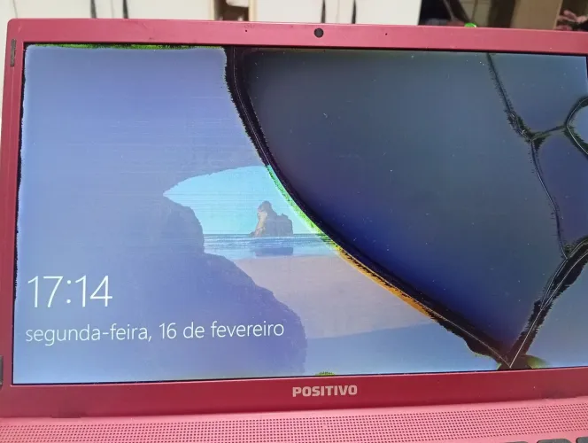 Notebook positivo, tela trincada