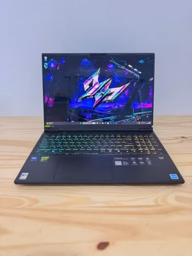 Notebook Acer Predator - RTX 5060 / Intel Core Ultra 9 / Tela OLED 240Hz (Aceito Trocas)