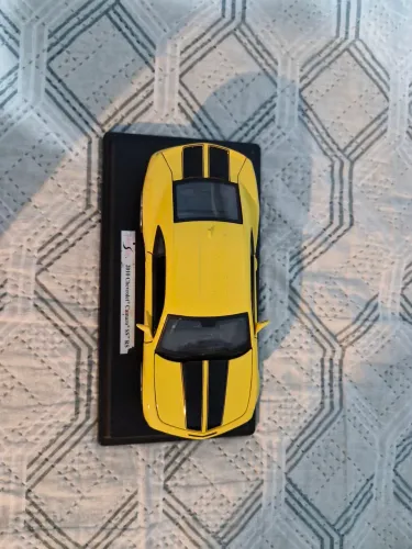 Camaro amarelo Maisto
