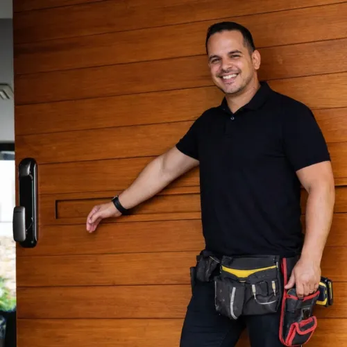 INSTALAÇÃO DE PORTAS E FECHADURA ELÉTRICA