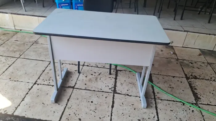 Mesas escritório semi novas