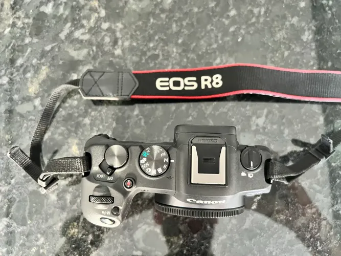 Câmera R8 cânon 