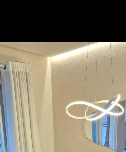 Cortinas, lustre e espelho (para deixar sua casa mais bonita!)