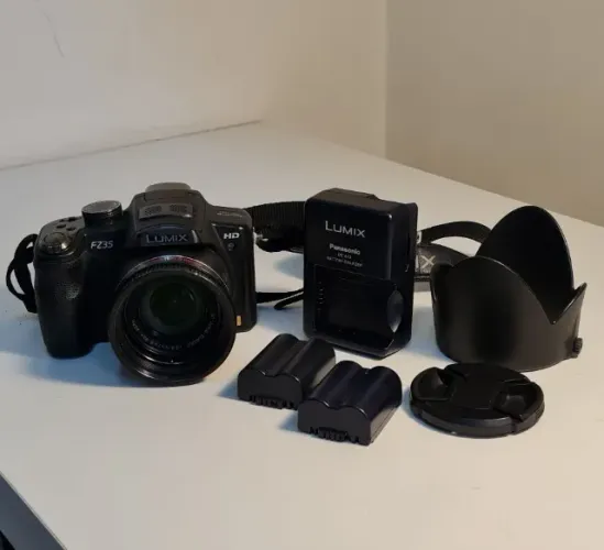 Máquina fotográfica PANASONIC LUMIX DMAC-FZ35