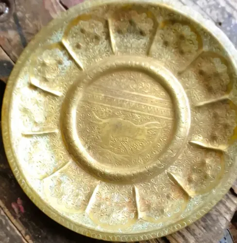 Grande E Imponente Medalhão Metal Dourado Marroquino Cena de Cervo e Palmas e Flores