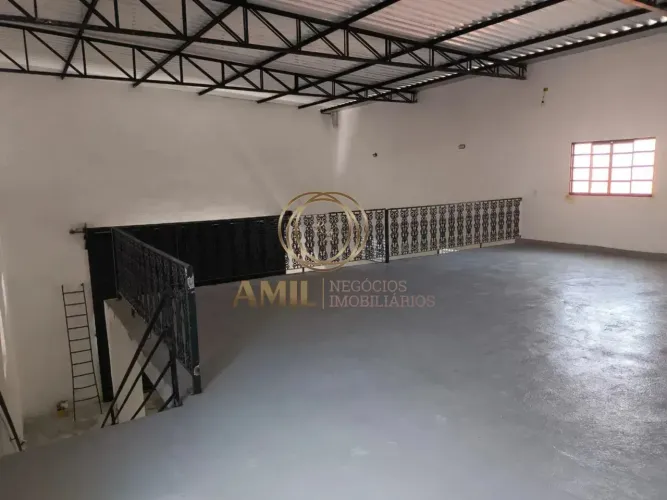 Aluga-se Galpão, 240 m², 4 Banheiros, 9 Vagas, Bairro Jardim São Dimas - São José dos Camp
