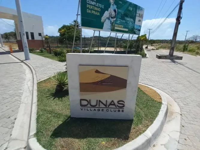 Lote à venda, Dunas Village, 275 m², condomínio fechado, área de lazer, financia - Prainha