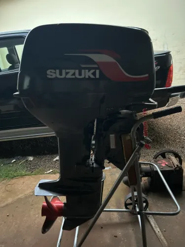Motor de popa suzuki