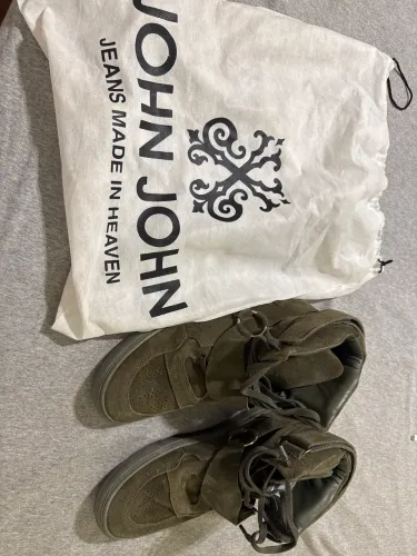 Tênis cano alto John John praticamente sem uso!