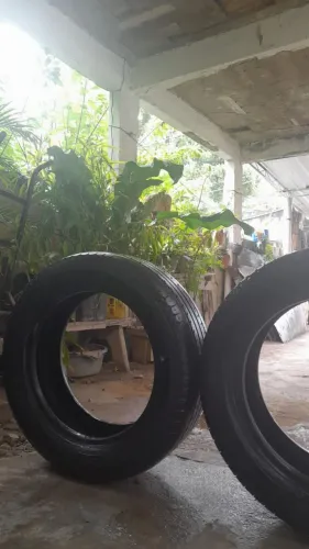Vende-se 2 pneus 