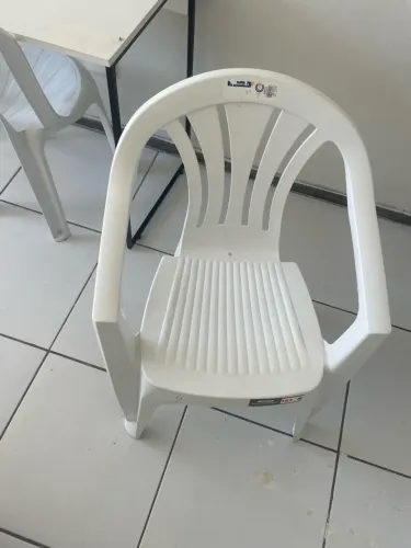 DUAS CADEIRAS SEMINOVAS