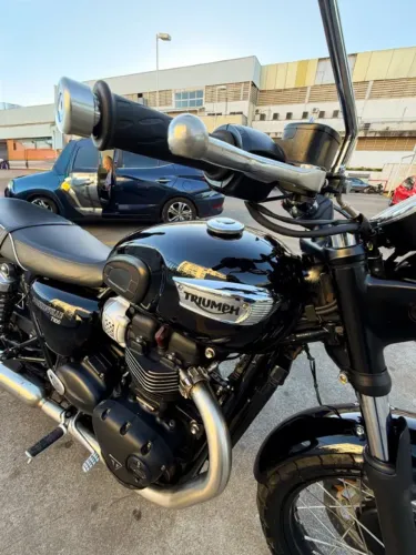Triumph Bonneville T100 2023
