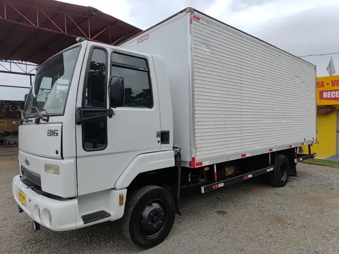 Ford Cargo 816s 2013 Baú