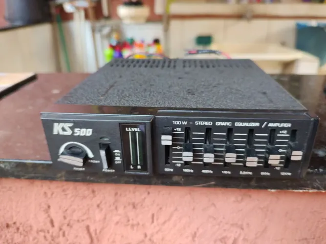 Amplificador marca ks 500 para o som do seu veiculo.