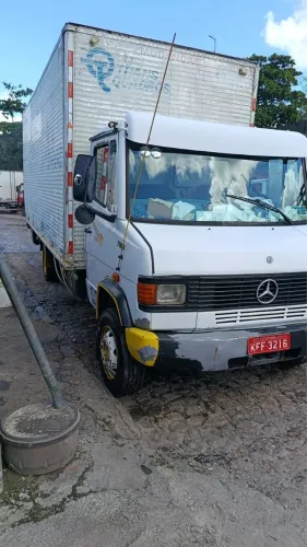Caminhão Baú - Mercedes - Motor Novo