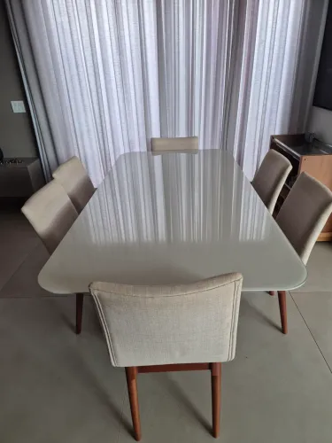Mesa com 6 cadeiras