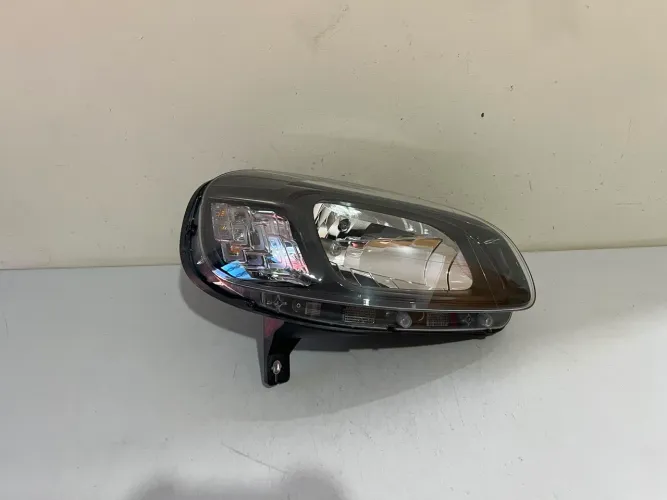 Farol direito Uno / Fiorino 2015/2016/2017/2018/2019/2020/2021/2022/2023/2024/2025/2026