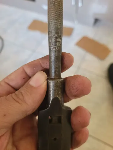 vira-macho modelo No. 35, Threadwell Tap & Die Company em Greenfield, Massachusetts (EUA).