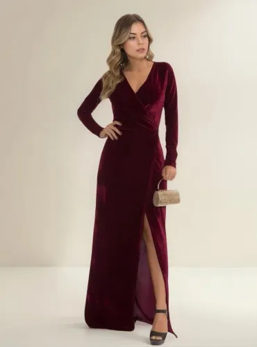 Vestido de veludo longo, com fenda, marsala