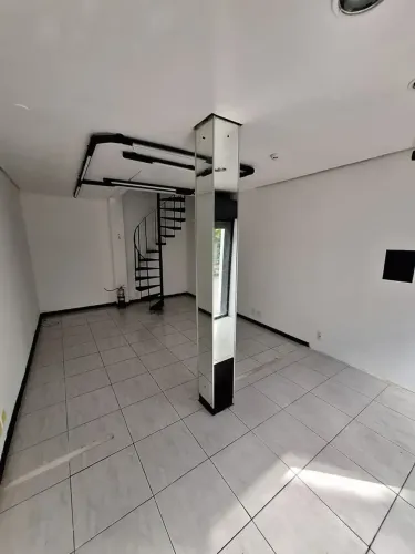 Ponto Comercial para Locação na Avenida Cristóvão Colombo