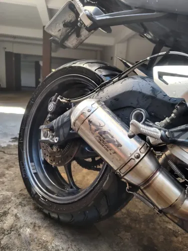 DAYTONA 675i. (Moto esportiva)