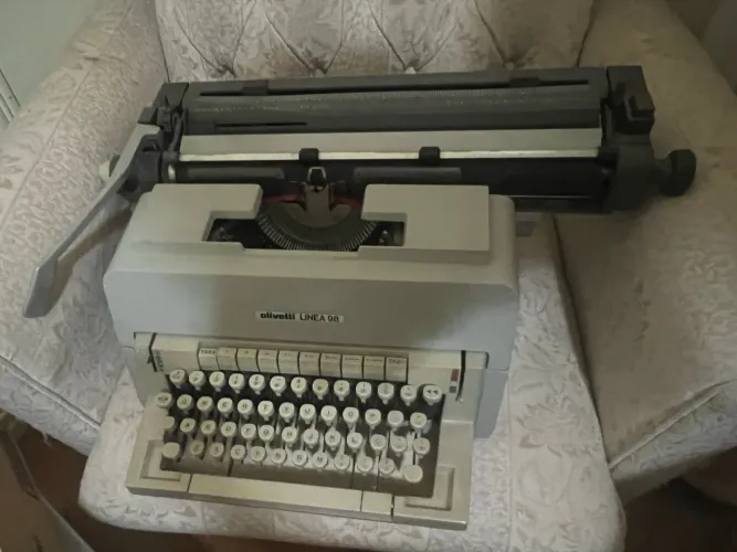Maquina de escrever Olivetti