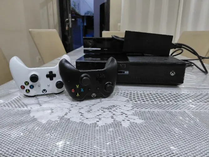 Xbox One Fat 500gb + 2 controles + Kinect + EA FC26