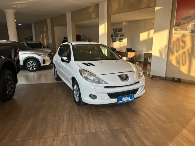 Peugeot 207 Active 1.4 Flex 8V 5P 2014