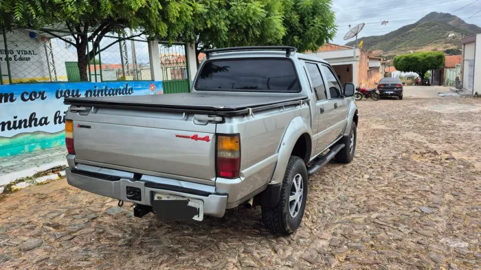 Mitsubishi L200 GLS 2.5 4X4 CD Diesel 2002