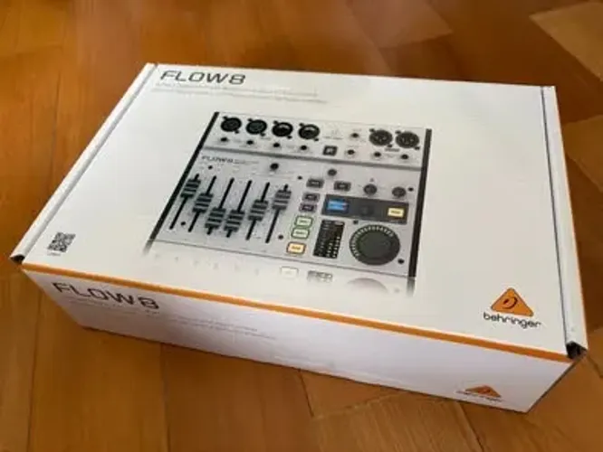 Mesa Digital Behringer Flow 8 NOVA na caixa