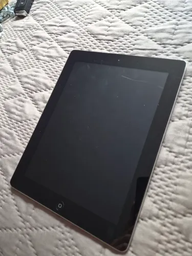 iPad 2nd generation 2011 A1396 9.7" com rede móvel 64GB preto 512MB de memoria RAM + CAPA