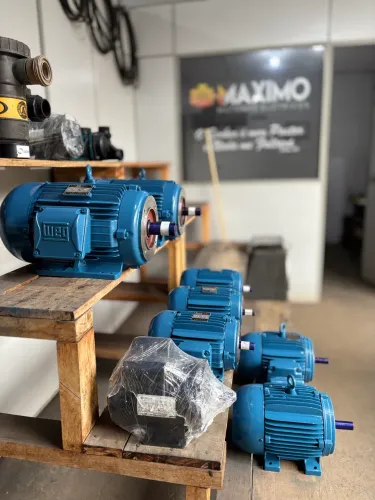 Motor elétrico trifásico