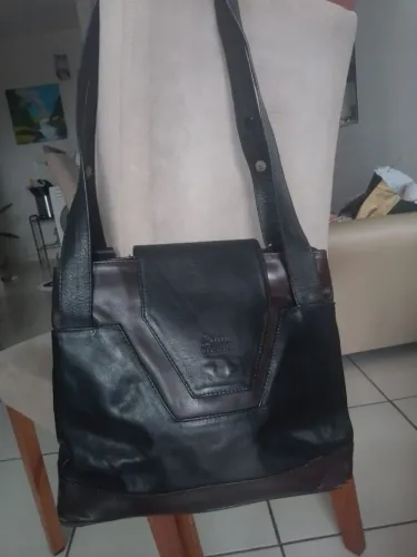 Bolsa e mochila 2 em 1 couro legítimo, mod. Amanda Borjalle, cor café e preto, 2 repart.