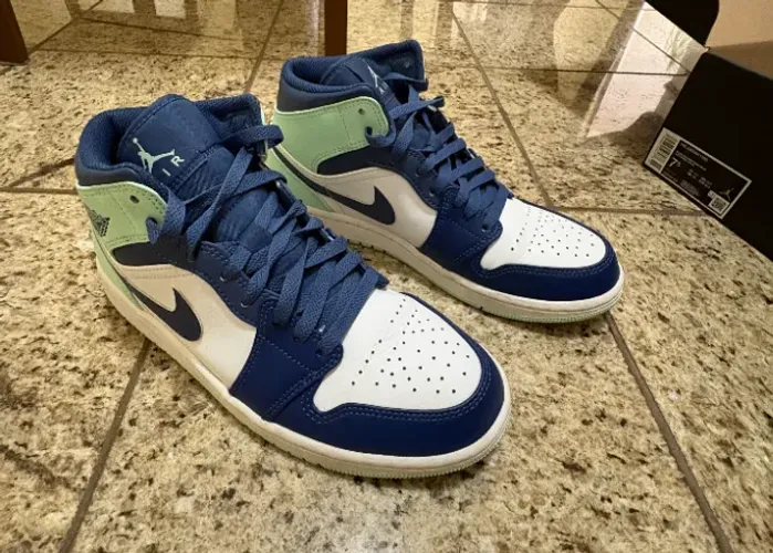 Nike Air Jordan 1 mid (Tam 39)