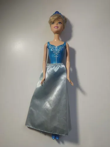 Boneca princesa Cinderela - 2007