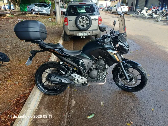 Impecável! Yamaha FZ25 Fazer 2024 Verde (6k km) na Garantia e com Acessórios