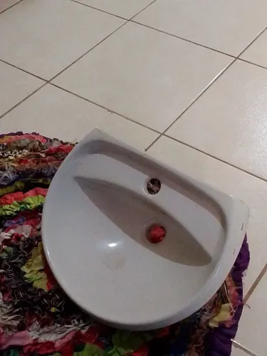 Vende uma pia semi nova