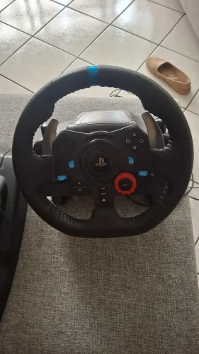 Volante e pedal logitec seminovo em ótimas condições 