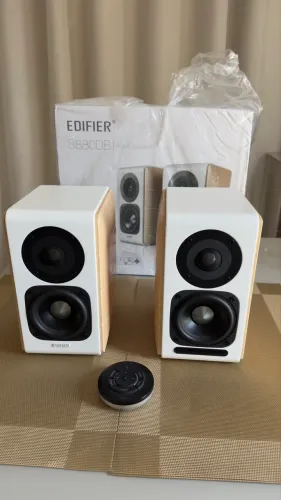 Caixa som monitor Edifier S880DB