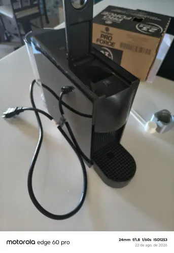 Cafeteira Nespresso Essenza Mini