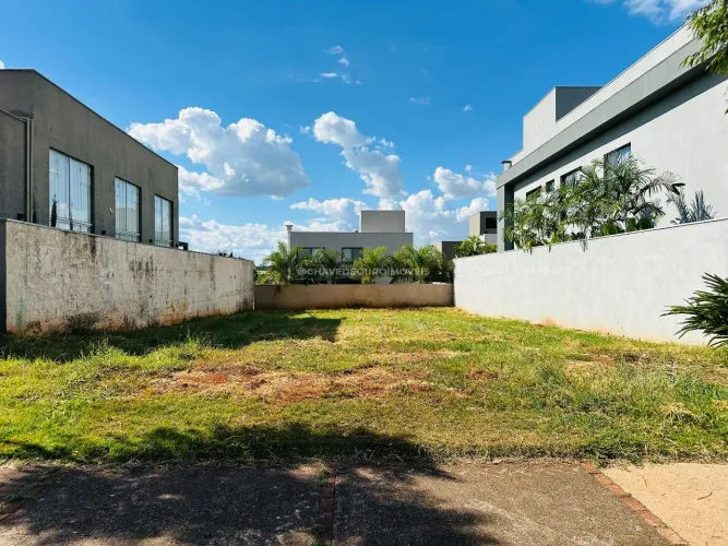 Lote à venda com 400,11 m² no condomínio Cyrela, em Uberaba.