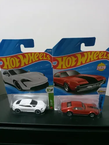 Dupla hotwheels toronado 66 e porche taycan turbo s