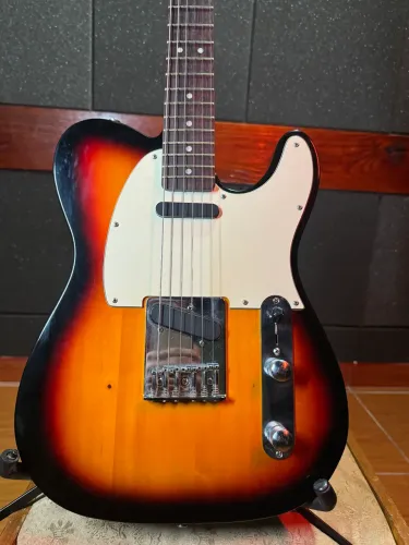 Guitarra Squier Telecaster California Series (Ano 2009)